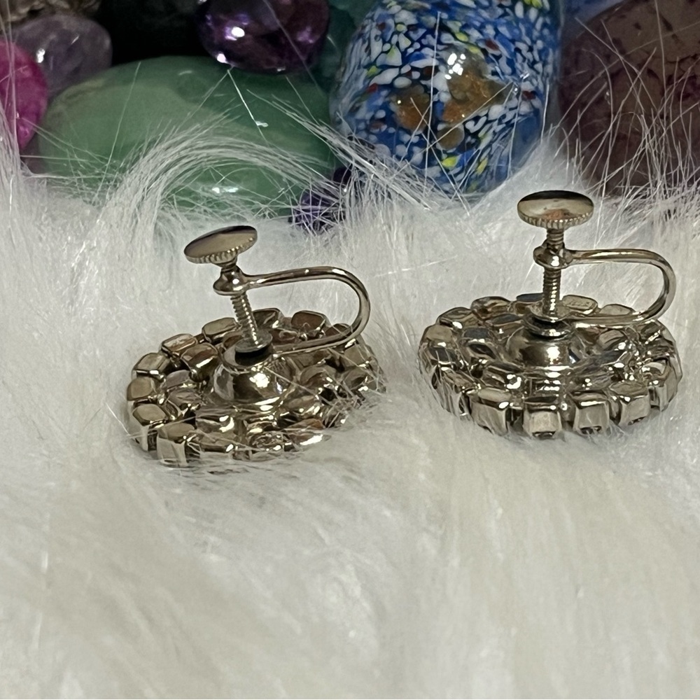 Gorgeous Rhinestones Screw Back Vintage Earrings - Picture 4 of 9